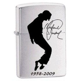 Michael Jackson zapamiętany w zapalniczce i 2-latek palący papierosa 1