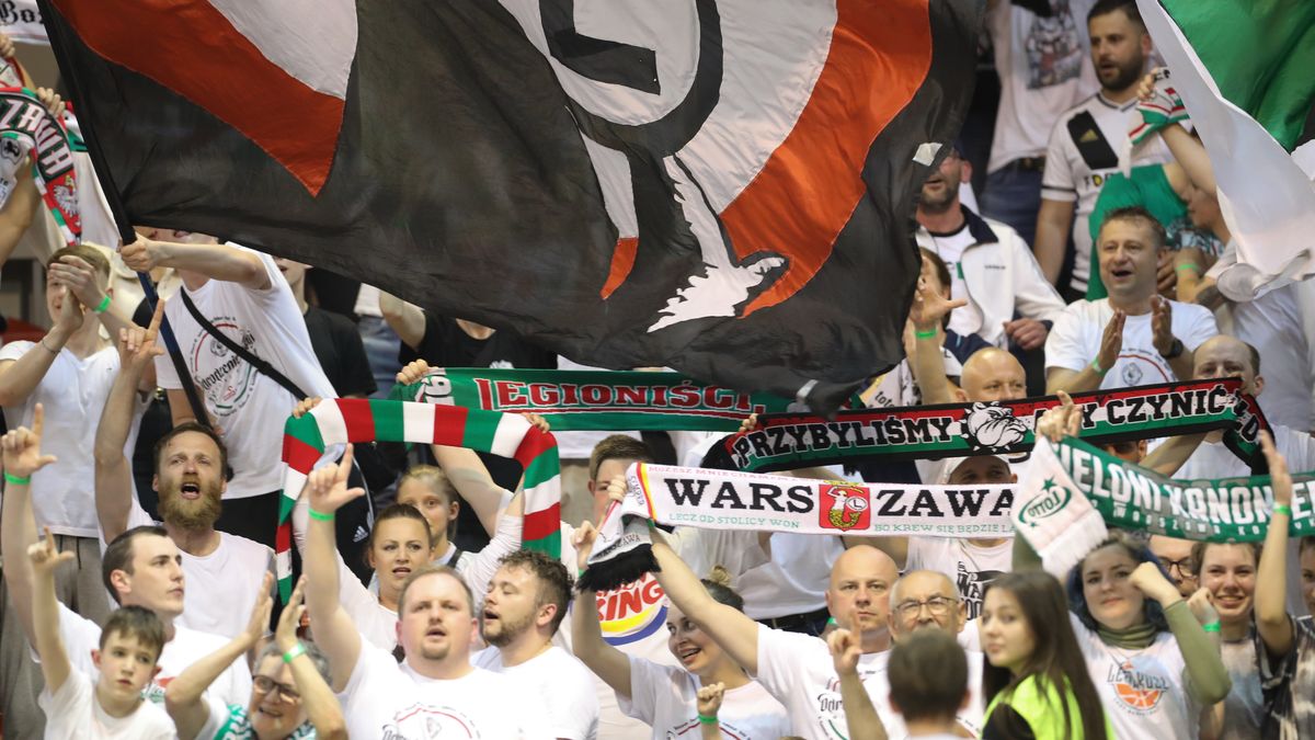 Warszawa, 24.05.2022. Kibice Legii Warszawa podczas czwartego meczu finałowego Ekstraklasy koszykarzy ze Śląskiem Wrocław, 24 bm. (mk) PAP/Leszek Szymański