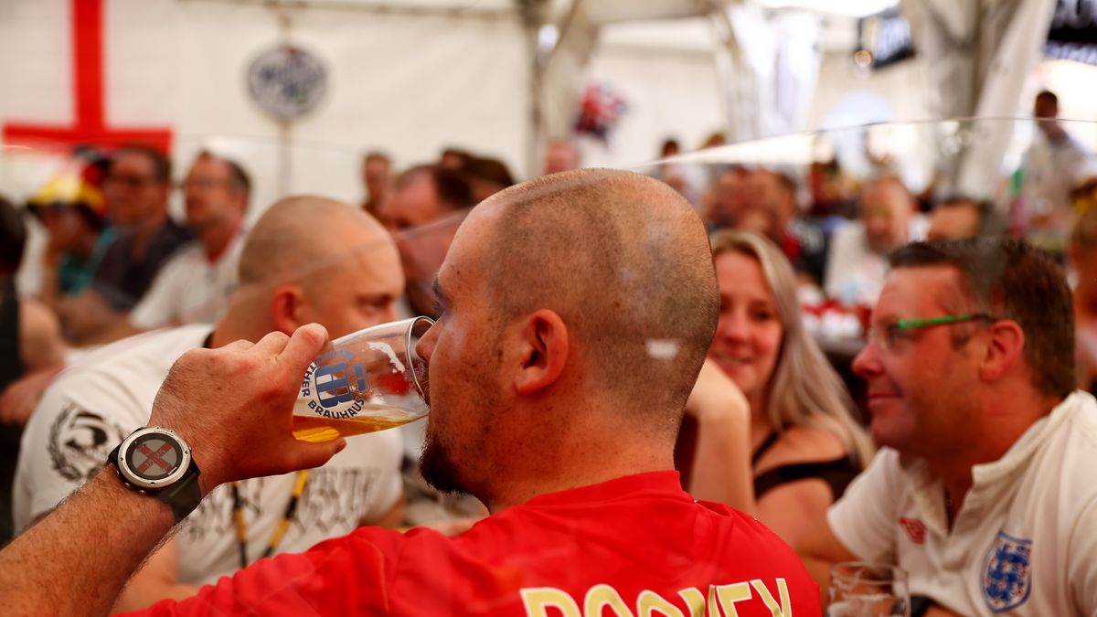 Kibice podczas mundialu w Katarze piwa się nie napiją. Będzie prohibicja na stadionach (Photo by Christof Koepsel/Getty Images)
Christof Koepsel