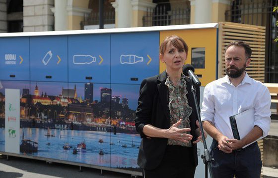 Pierwsze recyklomaty w Warszawie. Zniżki za opakowania do Costa Coffe, Multikina, Capitolu i Teatru Dramatycznego