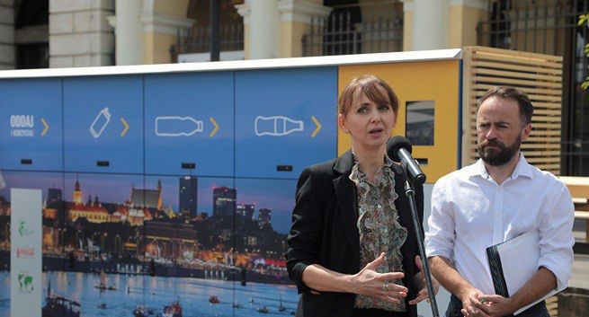 Pierwsze recyklomaty w Warszawie. Zniżki za opakowania do Costa Coffe, Multikina, Capitolu i Teatru Dramatycznego