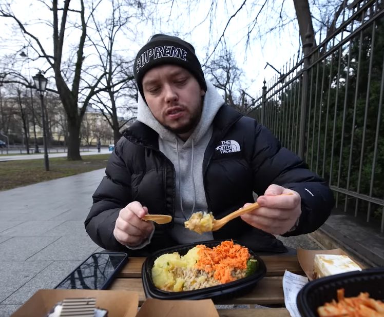 Cukinia faszerowana z dodatkami