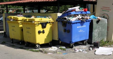 Warszawa. Właściciele biurowców i hoteli mają sami zadbać o wywóz śmieci