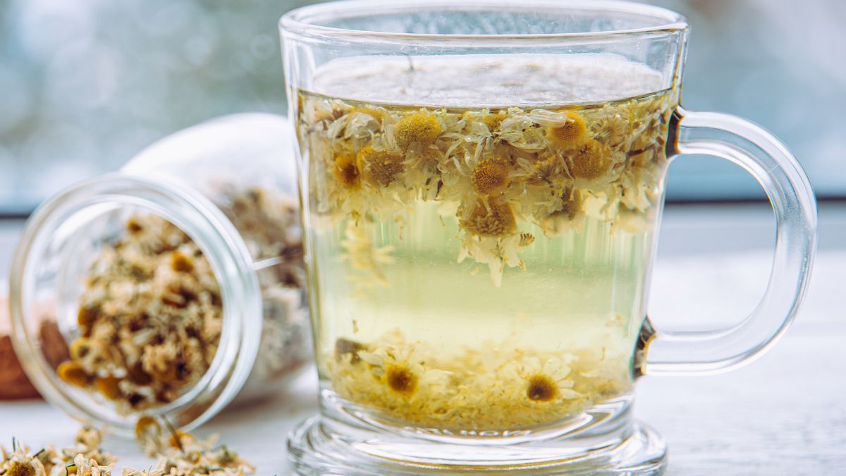 Rumianek łagodzi wzdęcia po przejedzeniu