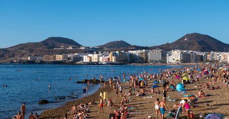 Dramat obleganej przez turystów wyspy. Władze masowo zamykają plaże