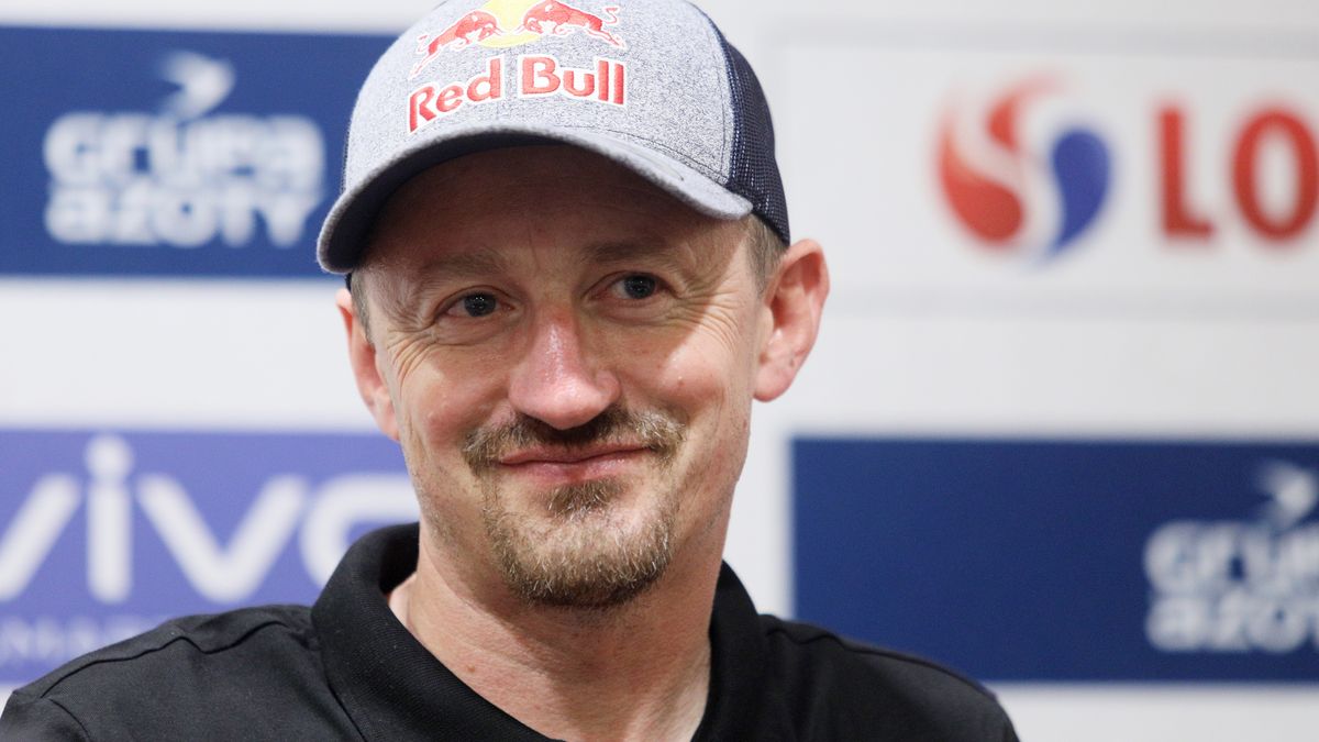 Wisła, 21.07.2022. Prezes PZN Adam Małysz podczas konferencji prasowej z udziałem trenera reprezentacji Polski w skokach narciarskich Thomasa Thurnbichlera oraz zawodników kadry narodowej A w Wiśle, 21 bm. (js) PAP/Tomasz Wiktor