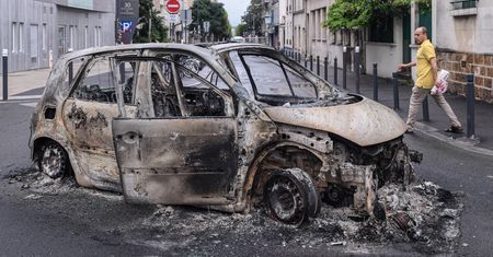 Zamieszki we Francji. Błyskawiczny sąd dla zadymiarzy. Tłumaczenia zadziwiają