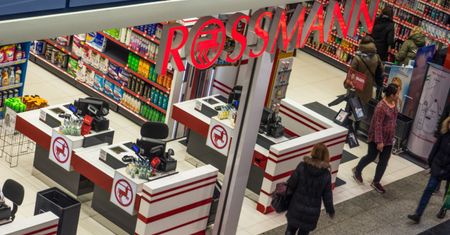 69,99 zł zamiast 109,99 zł za szczoteczkę soniczną. Pomysły na prezent w Rossmannie