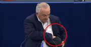 Europoseł wszystkich zaskoczył. Nagle wyjął coś z torby