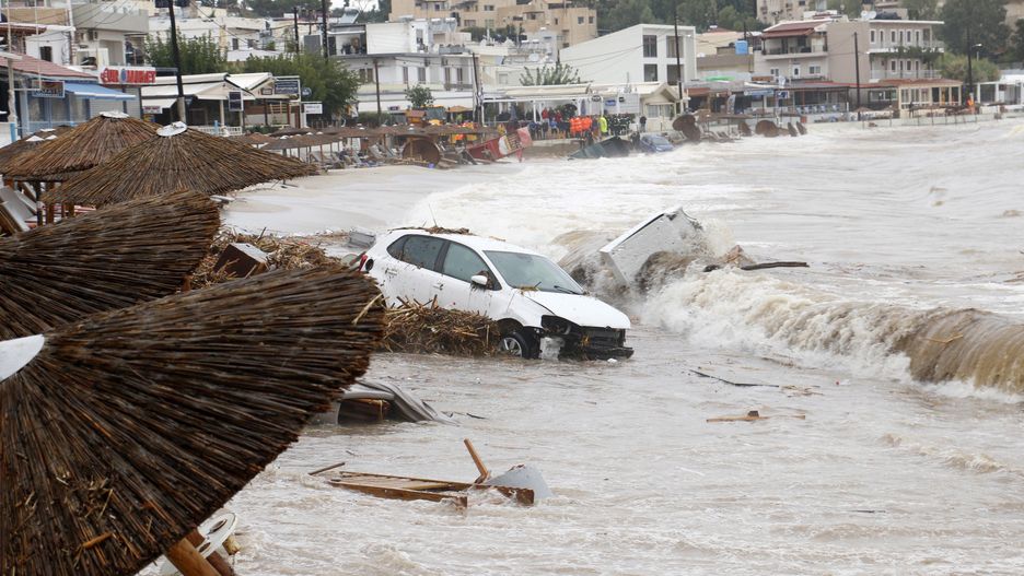 Torrential rains in Crete
epa10245260 A car has been swept into the sea by floods at Aghia Pelagia, Heraklion, Crete island, Greece, 15 October 2022. A 50-year-old man was found dead at Aghia Pelagia, in the municipality of Malevizio at Heraklion, Crete, where heavy rainfall has caused extensive floods on 15 October. Heraklion Region Vice-Governor Nikos Sirigonakis said the man's body was located by divers near his car, which was carried off by torrential waters. Meanwhile, rescue services at Heraklion were trying to tackle the flooding that has carried off at least another 9 cars in the nearby coastal areas of Aghia Pelasgia and Ligaria, where roads have reportedly turned to rivers. A woman was rescued from the inside of her flooded car by the Fire Brigade, but the car ended up in the sea.  EPA/NIKOS CHALKIADAKIS 
Dostawca: PAP/EPA.
NIKOS CHALKIADAKIS