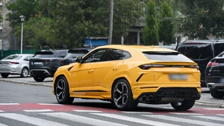 Kuba Wojewódzki łamie przepisy podczas jazdy po Warszawie