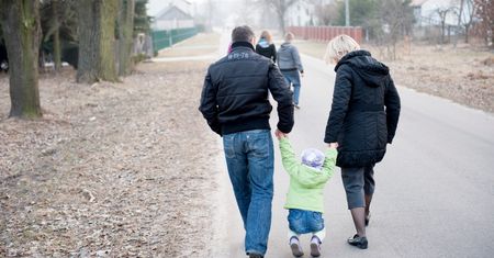 "Wolałabym podwyżkę pensji". Rodzice komentują "babciowe" Tuska