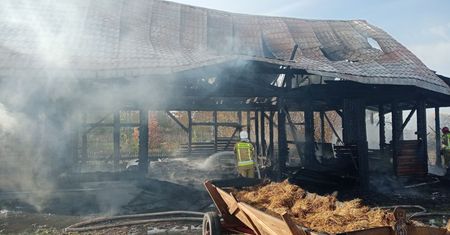 W stajni wybuchł pożar. Poparzony 18-latek