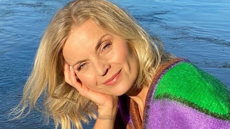 Małgorzata Foremniak chodzi jesienią w pikowanej kurtce 