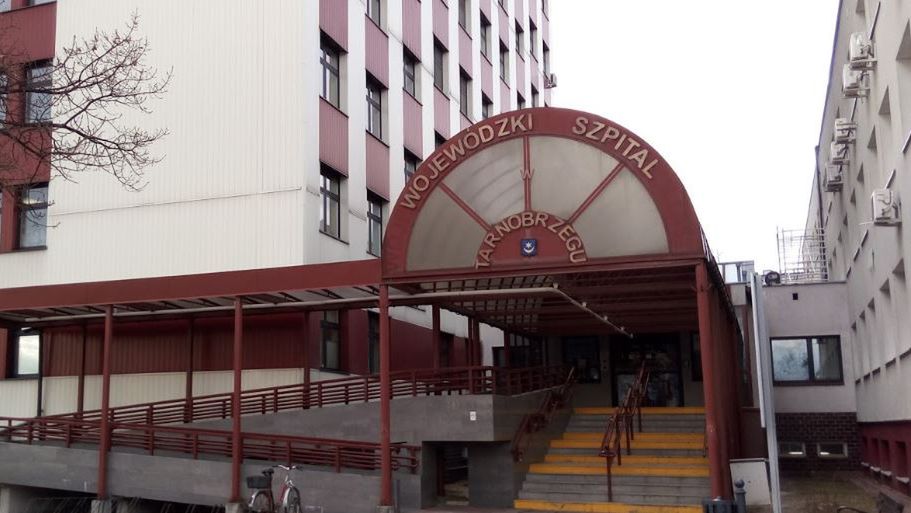 Koronawirus. Tarnobrzeg. Pracownicy Wojewódzkiego Szpitala imienia Zofii z Zamoyskich Tarnowskiej z COVID-19