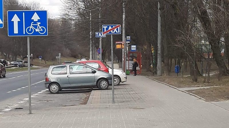 Urzędnicy zlikwidowali miejsca parkingowe by zrobić postój dla taksówek