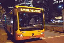 Protesty w Warszawie. Kierowca autobusu wyświetlił napis