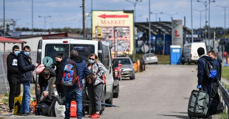 Praca w Unii Europejskiej. Polska wydała rekordową liczbę pozwoleń. "Jest łatwiej, ale nie łatwo"