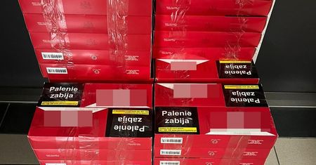Policja zatrzymała kontrabandę na Bronowicach. Blisko 1000 paczek papierosów