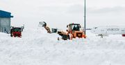 Śnieżyca sparaliżowała parking przy lotnisku. Port nie widzi problemu