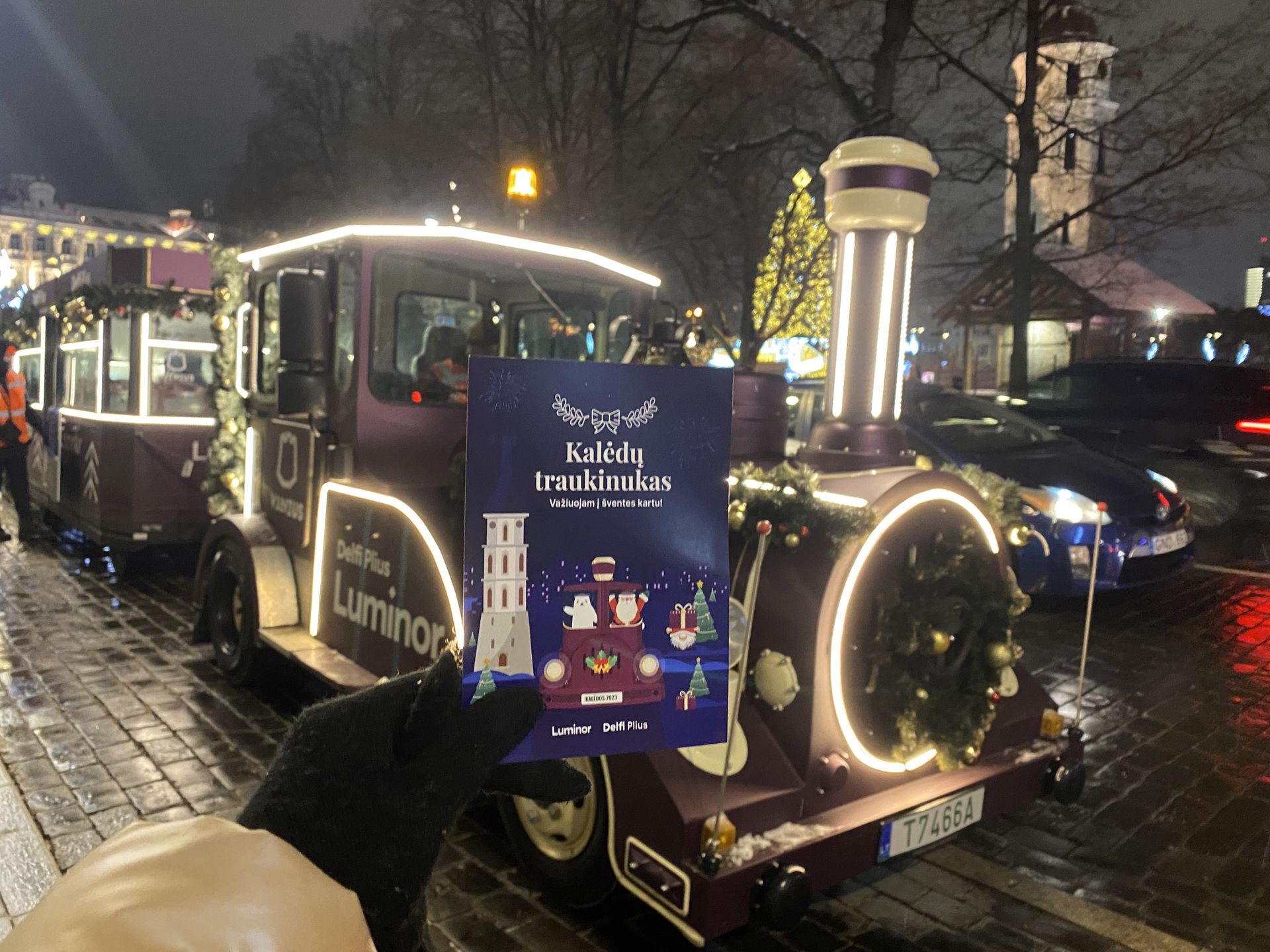 Christmas train, czyli świąteczny pociąg, który wozi turystów po Wilnie