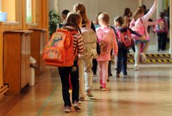 Próbowali wciągnąć dziewczynkę do busa. Pilny apel policji