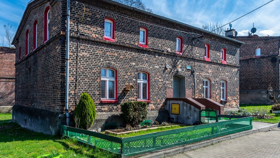 Śląskie. Trwają przygotowania do rozpoczęcia prac rewitalizacyjnych 10 budynków na unikatowym osiedlu Kolonia Zgorzelec.