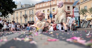 W Boże Ciało miasto idzie w procesjach albo... stoi w korkach. Sprawdź, jak ominąć dzisiejsze utrudnienia w ruchu