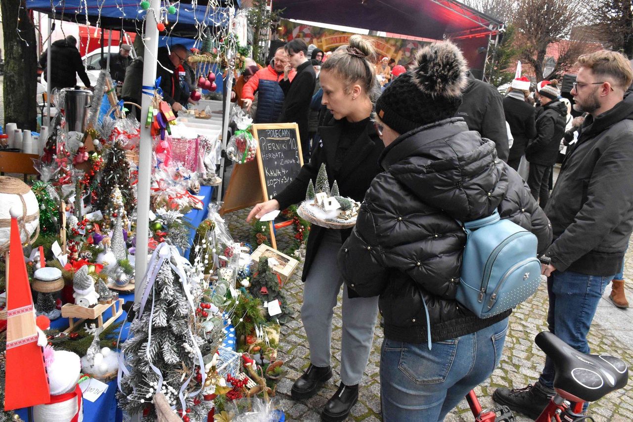 Gniewkowo: Jarmark Bożonarodzeniowy na Rynku. Świąteczne potrawy, rękodzieło, kolędy
