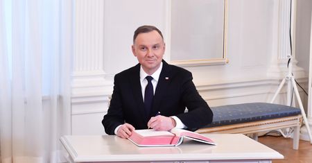 Prezydent podpisał. Szykuje się rewolucja w firmach. Ale później