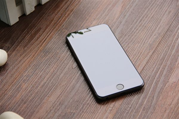 Czy podróbki mogą być premium? Oto androidowy klon iPhone'a 6, którego nie wygniesz i nie porysujesz 19