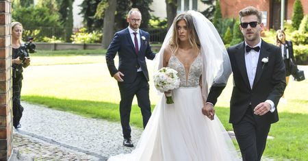 Joanna Opozda i Antoni Królikowski wzięli ślub. Suknia panny młodej zachwyca
