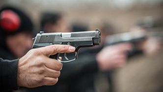 Ukraińscy cywile masowo kupują broń. Do samoobrony i udziału w obronie terytorialnej