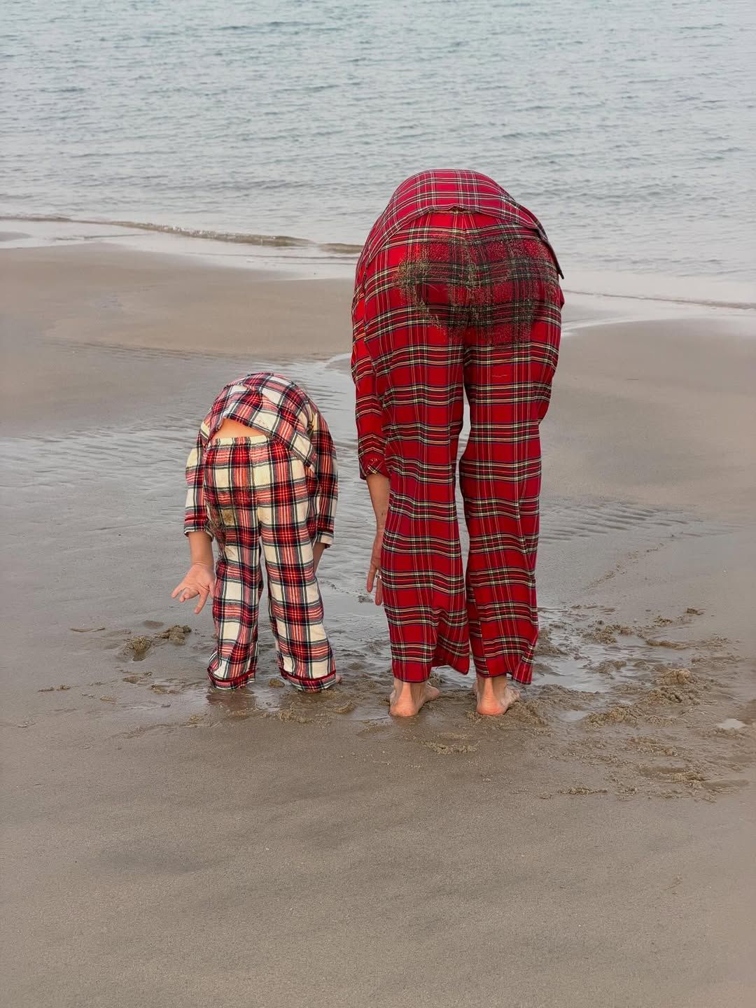 Katarzyna Sokołowska na plaży z synem