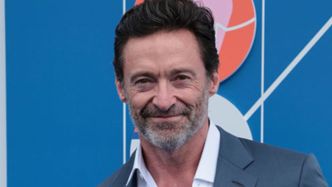 Plotki się POTWIERDZIŁY. Hugh Jackman i Sutton Foster PRZYŁAPANI podczas romantycznego spaceru