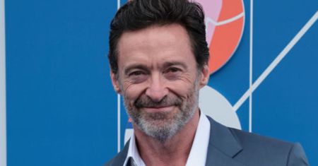 Plotki się POTWIERDZIŁY. Hugh Jackman i Sutton Foster PRZYŁAPANI podczas romantycznego spaceru
