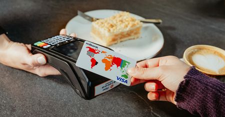 Wakacje bez ukrytych kosztów. Sprawdź jakie opłaty mogą cię zaskoczyć w podróży