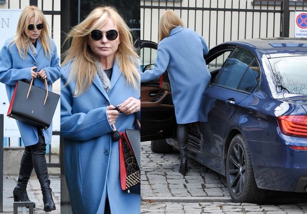 Monika Olejnik w niebieskim płaszczu parkuje na zakazie (ZDJĘCIA)