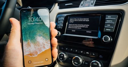 Podłączasz smartfon do samochodu? Uważaj, luka umożliwia kradzież prywatnych danych