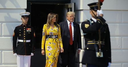 Radosna Melania Trump w kwiecistej sukni za 10 tysięcy (ZDJĘCIA)
