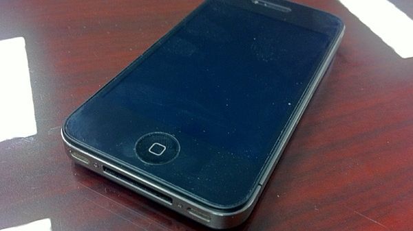 Czy iPhone 4 przetrwa upadek z... samolotu? 1