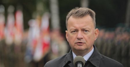 Z MON i TVP do Poczty Polskiej. Czym zajmują się "ludzie Mariusza Błaszczaka"?
