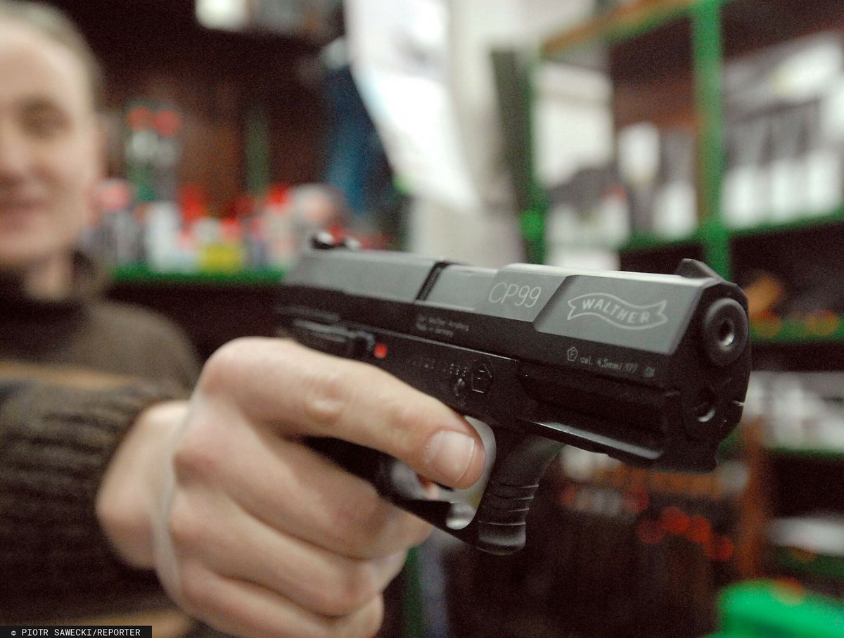 Media donoszą, że Ukraińcy masowo kupują broń do samoobrony i udziału w obronie terytorialnej.