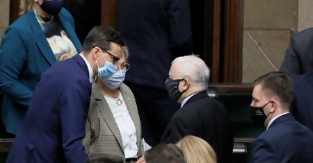 Przebiegła strategia PiS ws. kar dla Polski. "To jest po prostu głupie"