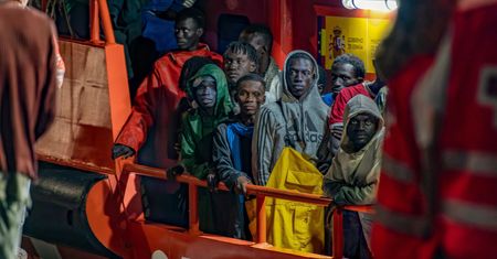 Migranci w drodze do Hiszpanii. W 2025 r. mniej ofiar, więcej utonięć