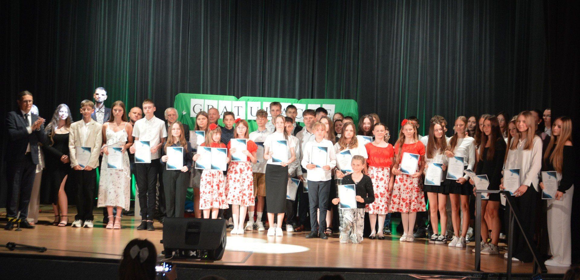 Najlepsi uczniowie z gminy Stąporków otrzymali stypendia burmistrza