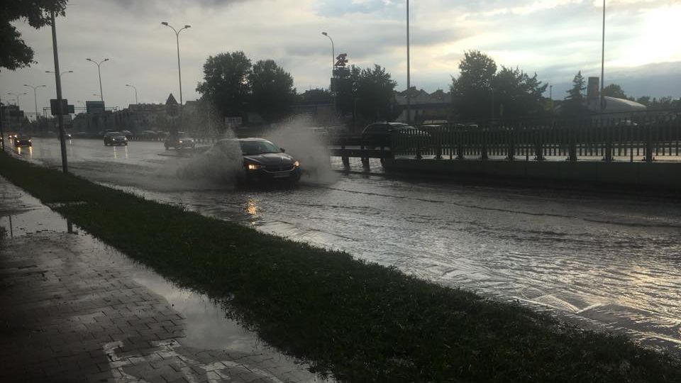 Kierowcy, którzy przeceniają możliwości swoich samochodów, narażają się na ogromne straty finansowe