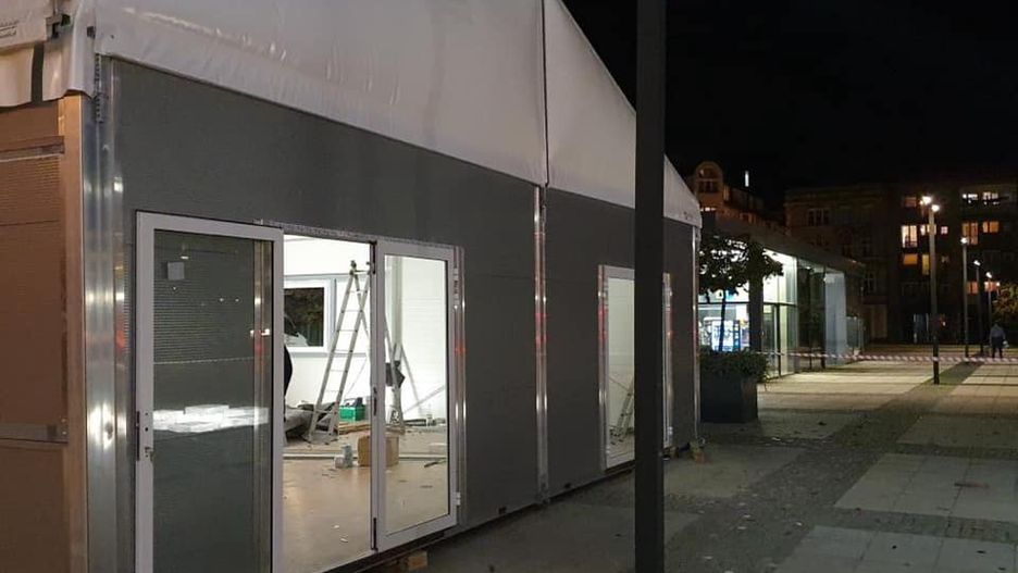 Wrocław. Namioty dla petentów z powodu koronawirusa. Staną pod Urzędem Miejskim