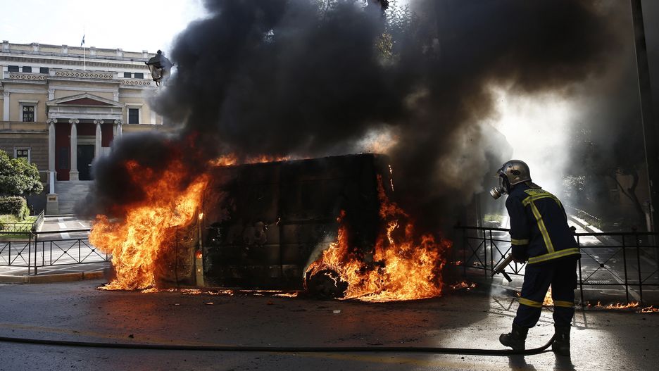 Greek unions call for 24-hour public sector strike following deadly train crash
YANNIS KOLESIDIS
