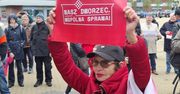 Częstochowa walczy o dworzec. Protest przed gmachem głównym. Społecznicy: "To nie modernizacja, to destrukcja"